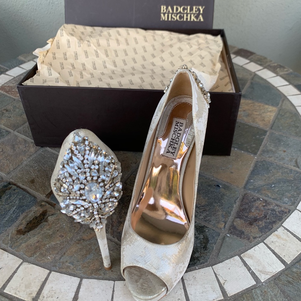 Badgley Mischka Open Toe Pump